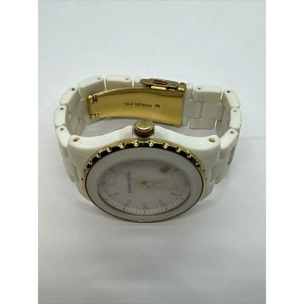 Michael Kors MM5249 Women's White Acrylic Analog Dial Quartz Wrist Watch JNA282
